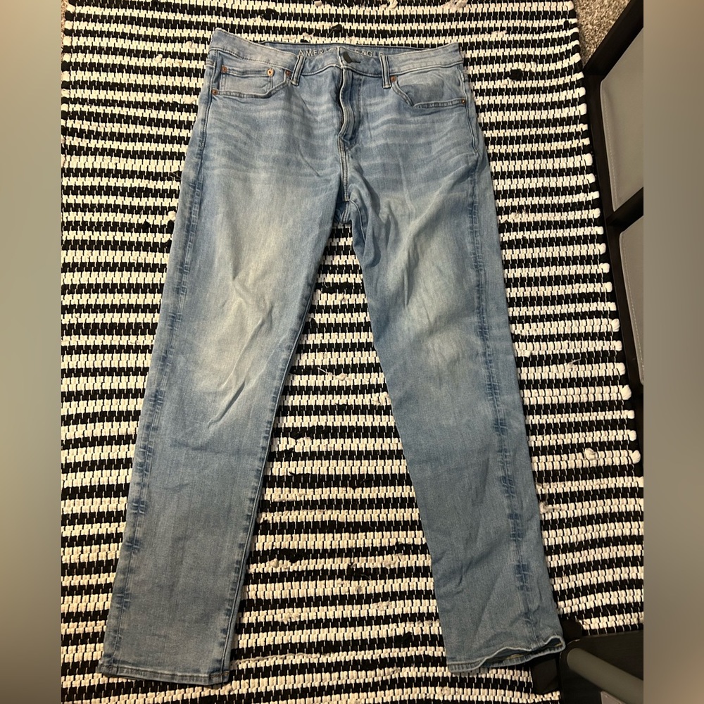 American Eagle light washed Jeans : Size 32/32